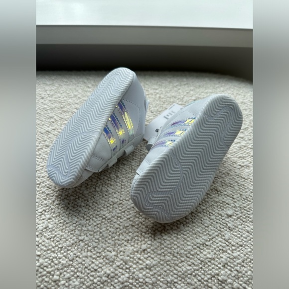 (NWT) adidas - Superstar Crib Shoe - IRIDESCENT / WHITE - Size 3 - Picture 3 of 7
